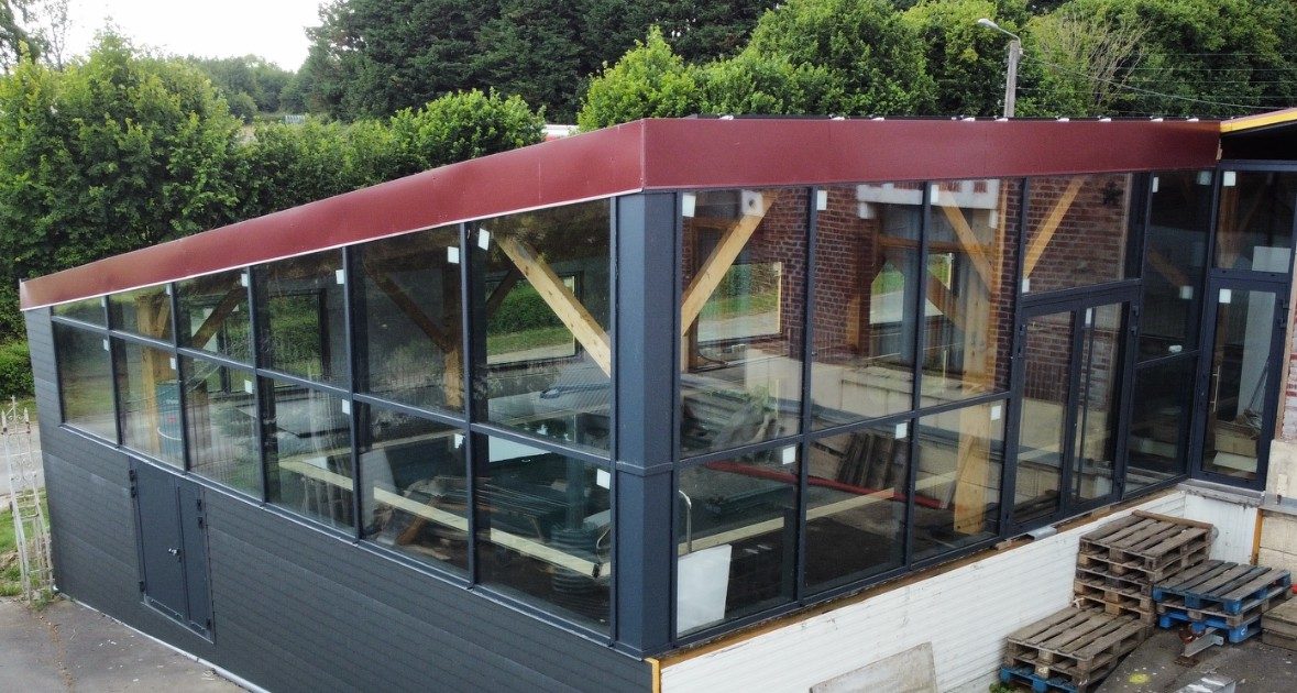 Un espace piscine baigné de lumière