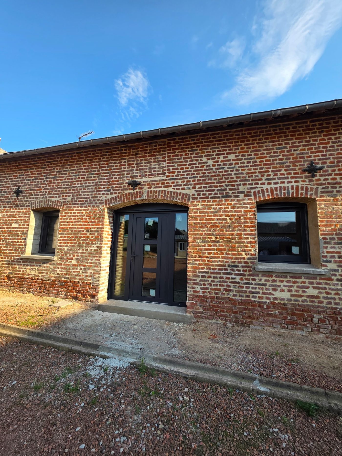 Une vieille ferme en brique qui revit