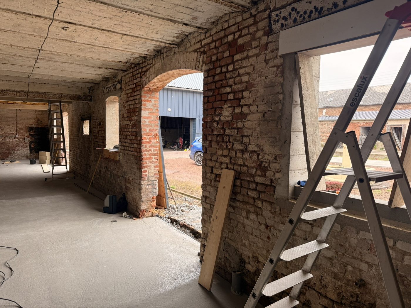 Une vieille ferme en brique qui revit