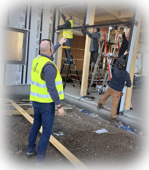 S&eacute;bastien Loyez en suivi de chantier avec l&rsquo;&eacute;quipe de pose